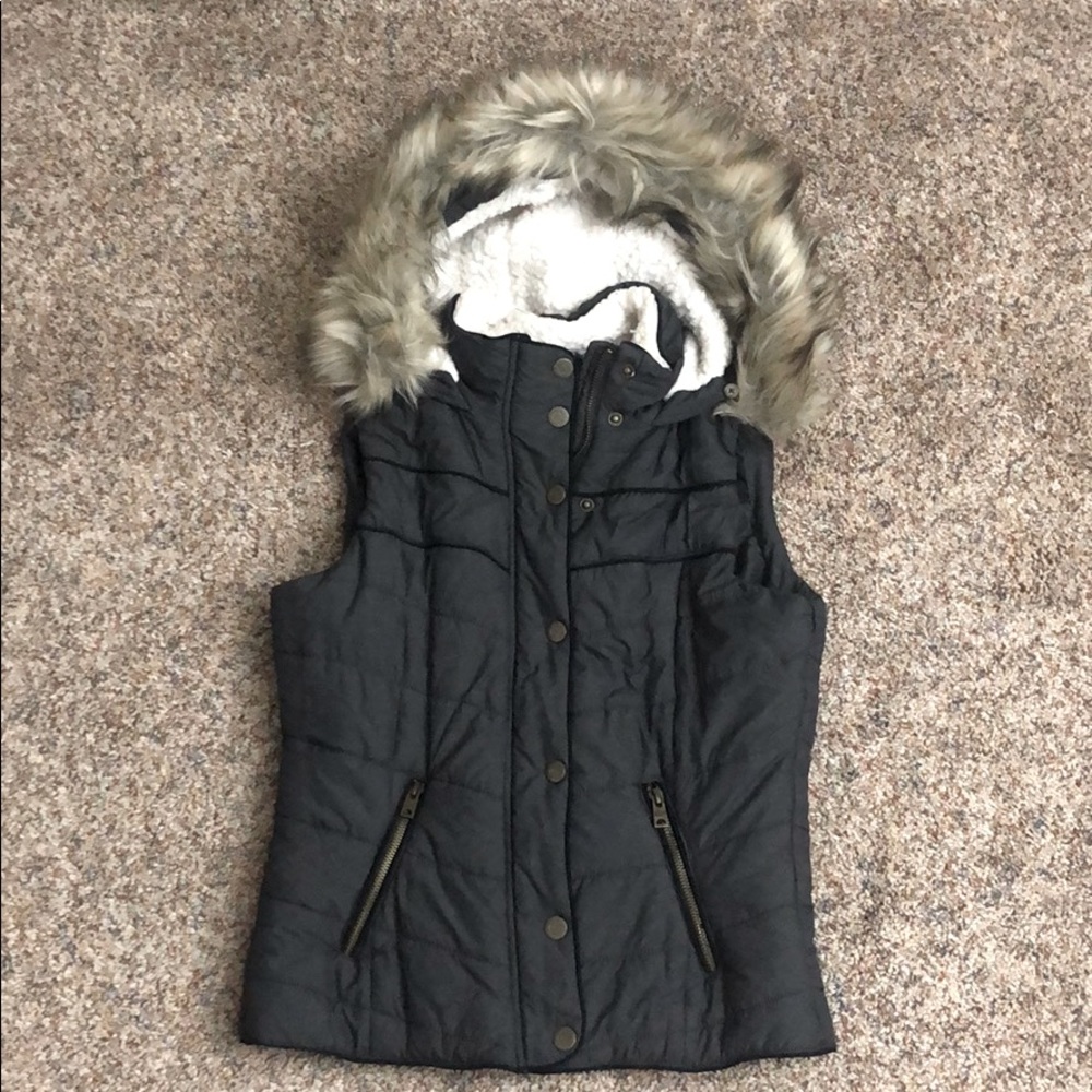 sleeveless vest | aeropostale | gray